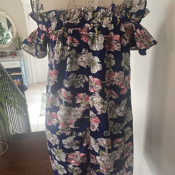 BEAUTIFUL OFF SHOULDER DRESS - Picture 5 of 6